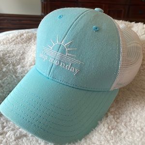 Vineyard Vines Trucker Hat 🐳